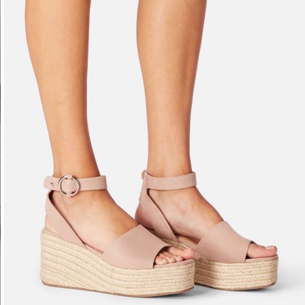 JUST FAB - Weekend Plans Wedge